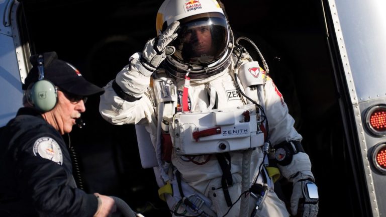 Felix Baumgartner: 10 χρόνια μετά, ο άνθρωπος που έπεσε στη Γη εξακολουθεί να συγκινείται από την εμπειρία του