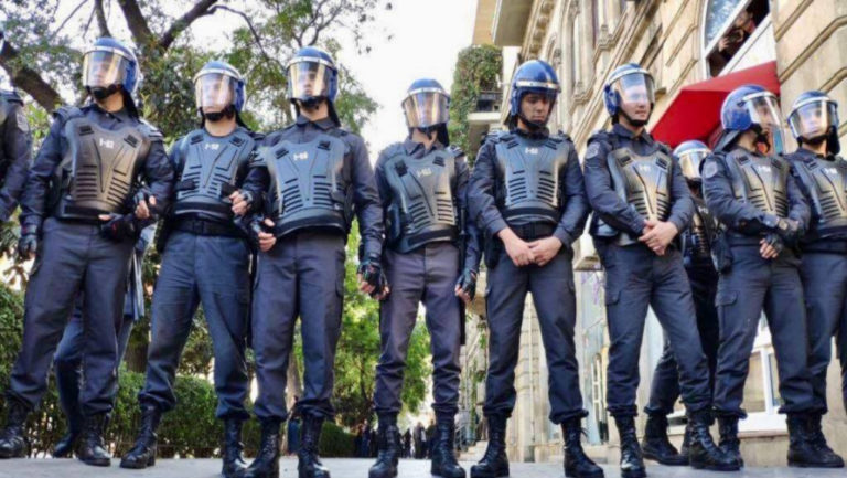 Με ισχυρή αστυνομική παρουσία στο Μπακού