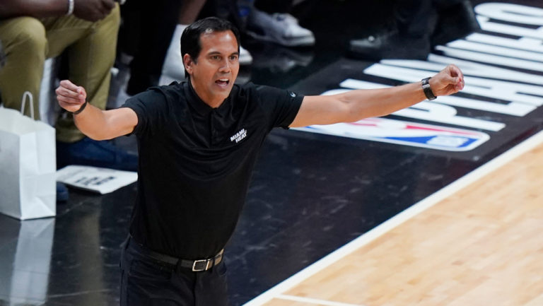 NBA: Κορυφαίος προπονητής για την περσινή σεζόν ο Σπόελστρα