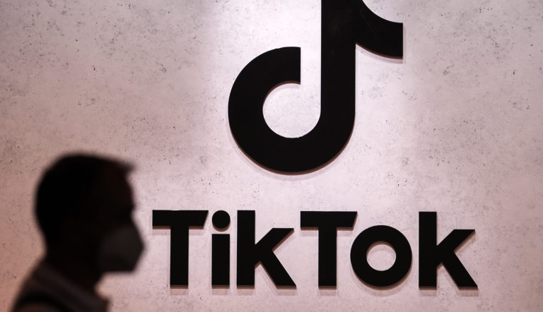 Αποκάλυψη BBC: Το TikTok εισέπραττε το 70% από τις δωρεές προς Σύρους πρόσφυγες