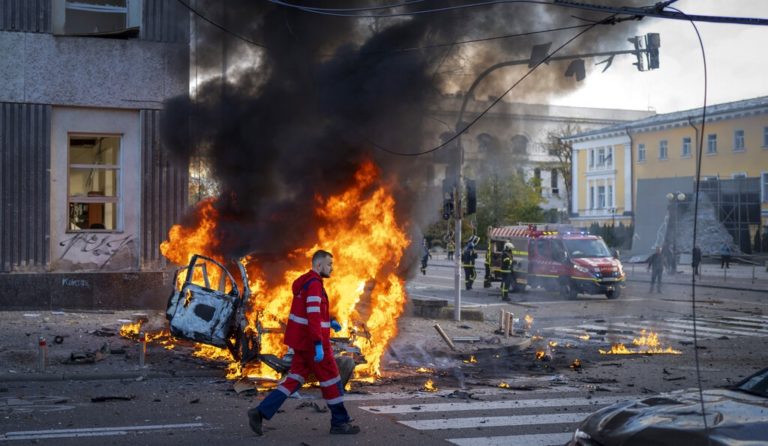 EE: Εγκλήματα πολέμου οι βομβαρδισμοί ουκρανικών πόλεων  – Tο ρωσικό καθεστώς θα λογοδοτήσει