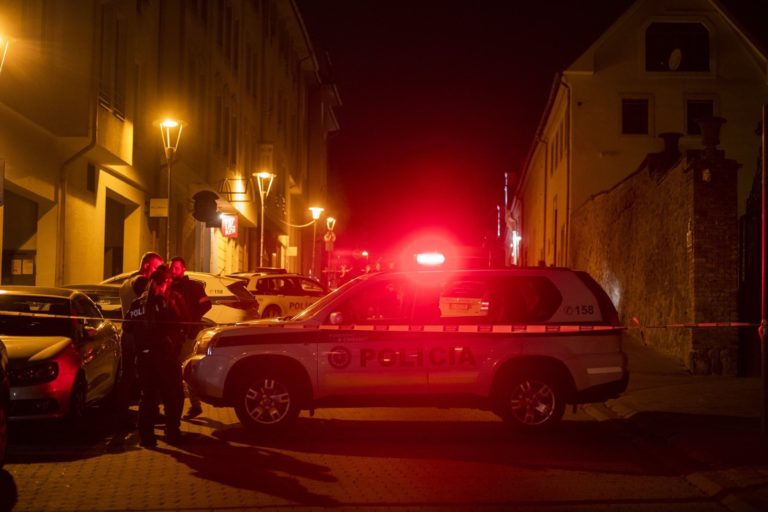 Έφηβος σκότωσε δύο άνδρες σε γκέι μπαρ στη Μπρατισλάβα – Αντιδράσεις από τον πρωθυπουργό της χώρας