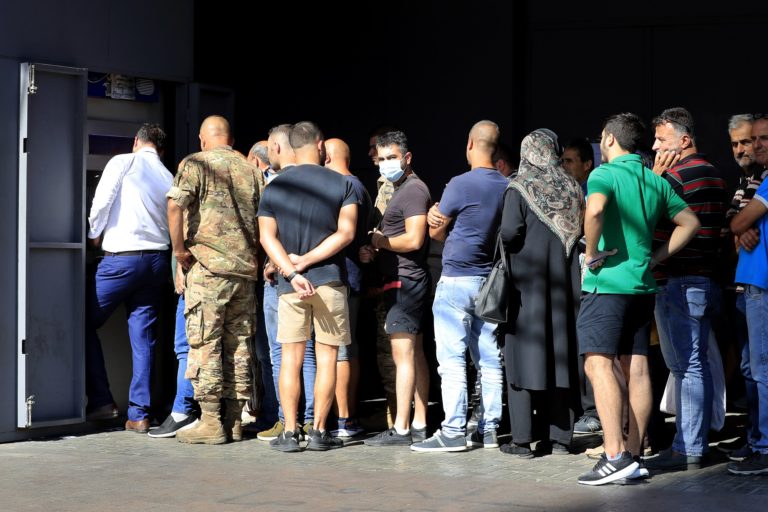 Λίβανος: Έληξε η καθιστική διαμαρτυρία της βουλεύτριας που είχε εισβάλει σε τράπεζα