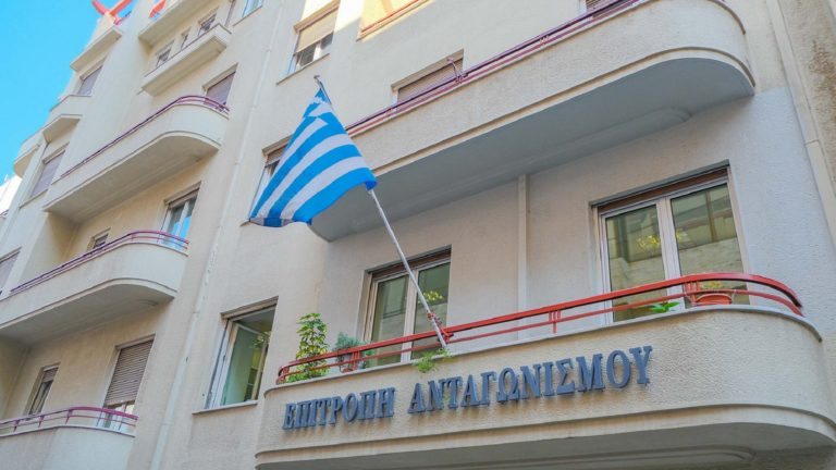 Επιτροπή Ανταγωνισμού: Αυτεπάγγελτη έρευνα για τις χρεώσεις τραπεζικών υπηρεσιών