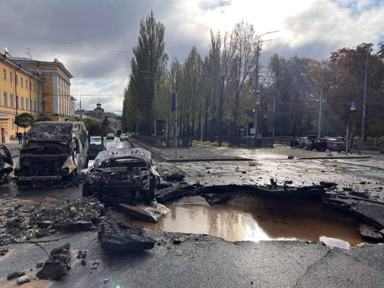 «Ακούσαμε δεκάδες εκρήξεις» – Τι μεταδίδει από το βομβαρδισμένο Κίεβο ο ανταποκριτής της ΕΡΤ (video)