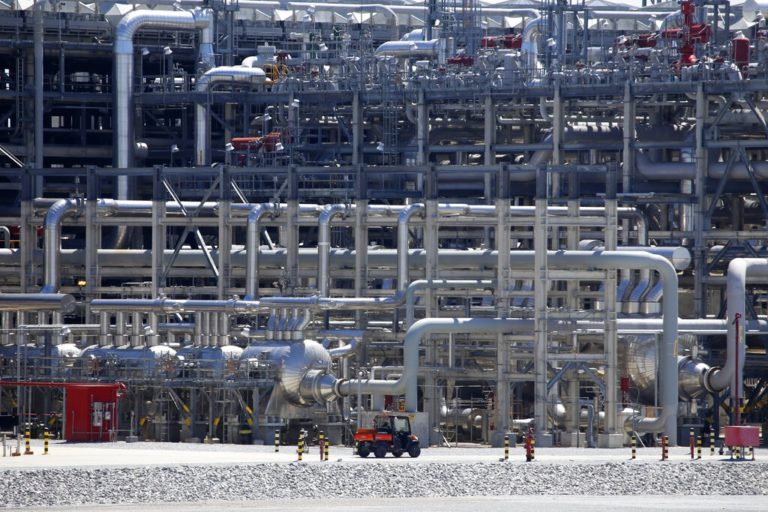 Bloomberg: Η Κίνα αναστέλλει τις πωλήσεις LNG για να διασφαλίσει τις δικές της προμήθειες