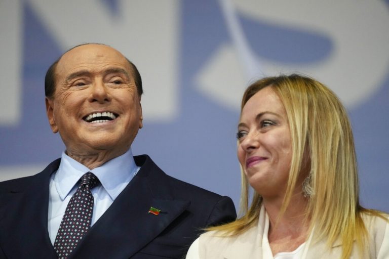 Ιταλία: Συνάντηση Μπερλουσκόνι – Μελόνι με φόντο το Φόρτσα Ιτάλια να προβεί σε εξωτερική υποστήριξη της νέας κυβέρνησης
