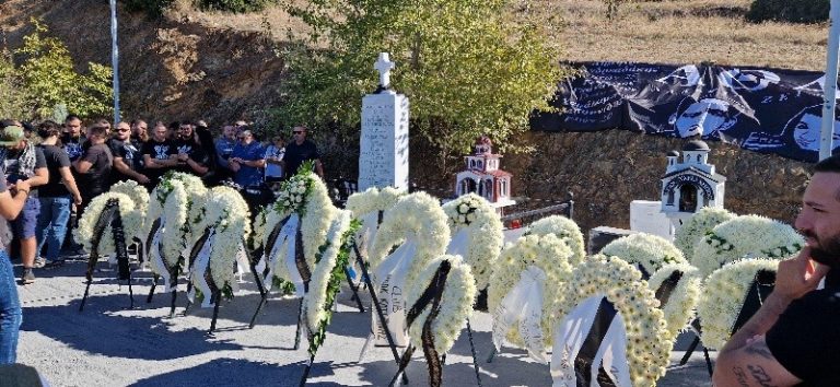 Στο μνημόσυνο για τους αδικοχαμένους φιλάθλους του ΠΑΟΚ στα Τέμπη ο δήμαρχος της πόλης