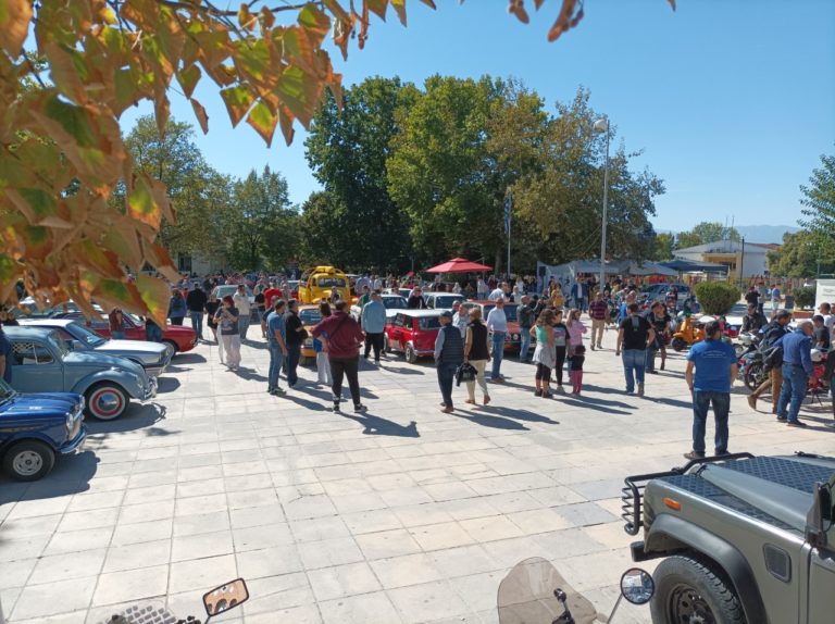 Με επιτυχία η 2η Συνάντηση Κλασσικών Οχημάτων Ελασσόνας